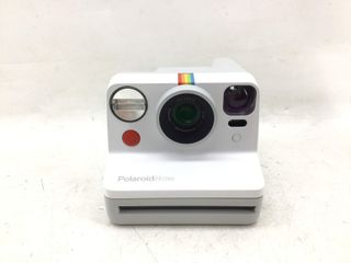 camara instantanea polaroid now