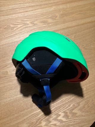 Casco de esquí verde