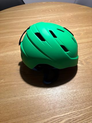 Casco de esquí verde