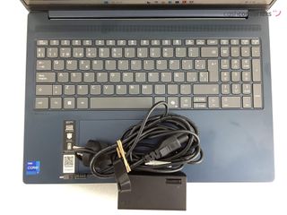pc portatil lenovo 83hs