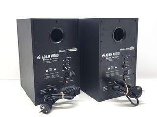 altavoces adam t7v