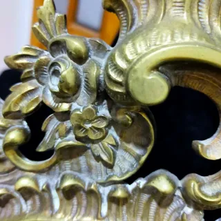 Antiguo espejo de mesa dorado