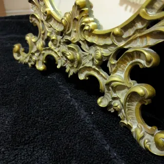 Antiguo espejo de mesa dorado