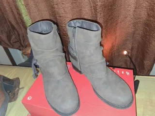 Botines marrones con tachuelas 37