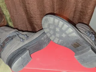 Botines marrones con tachuelas 37