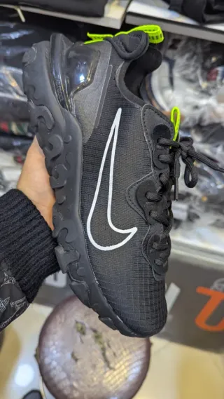 Zapatilla Nike React Negro y Verde