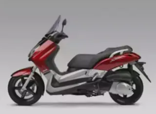 Yamaha Xmax 125 Maxi Scooter Roja
