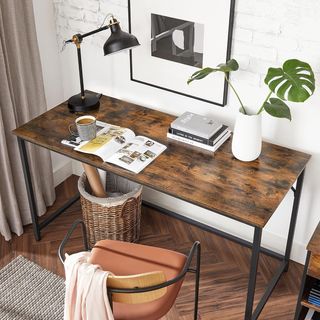 Escritorio para Computadora, Estación de Trabajo, 60 X 135 X 76 Cm, Escritorio de Oficina, Estudio Dormitorio Sala de Estar, Marrón Vintage y Negro Tinta LWD043B01