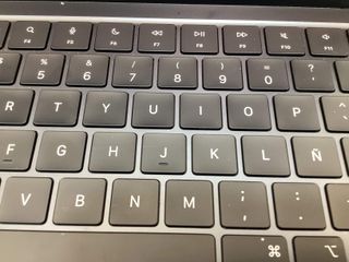 portatil apple apple macbook air m4 10-core 4.4 13 (10gpu) (2025) (a3240)