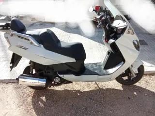 Daelim Maxi Scooter Blanca Automática