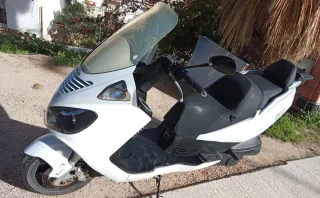 Daelim Maxi Scooter Blanca Automática