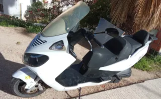 Daelim Maxi Scooter Blanca Automática