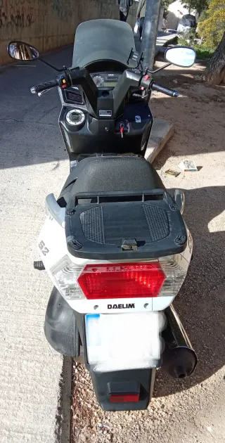 Daelim Maxi Scooter Blanca Automática