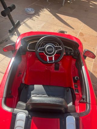 Coche eléctrico Audi R8 Spyder rojo