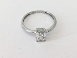 sortija oro 18k con piedra con diamante de laboratorio
