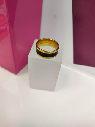 Anillo acero dorado con linea gruesa negra T16