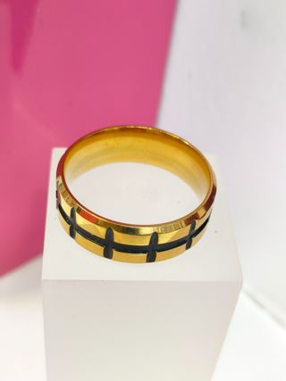 Anillo acero dorado con lineas negras T26
