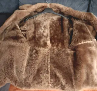 Abrigo vintage de piel, com borrego. Muy abrigado