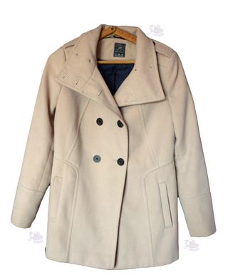 Abrigo paño beige estilo chaquetón cruzado