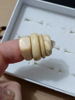 4 anelli antichi Uganda