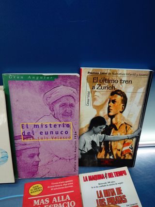8 libros juveniles variados