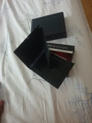 Cartera Tommy Hilfiger Negra