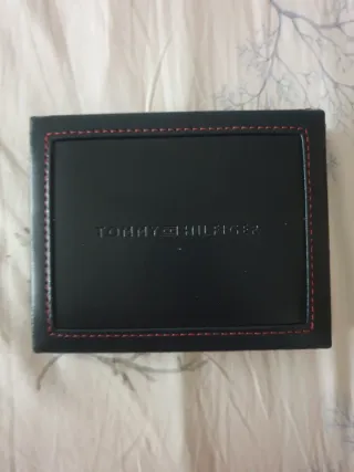 Cartera Tommy Hilfiger Negra
