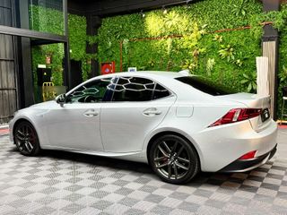 LEXUS IS 2.5 300h F Sport