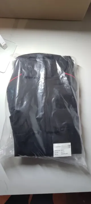 Mono negro y rojo Talla S