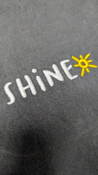 Camiseta oversize con estampado de sol