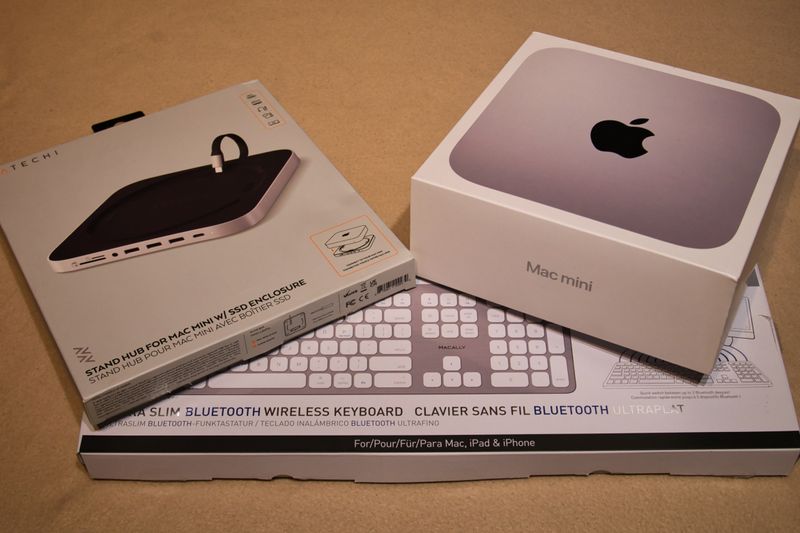Mac Mini M1 + Macally teclado + Base Satechi