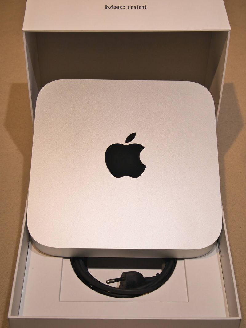 Mac Mini M1 + Macally teclado + Base Satechi afbeelding 2