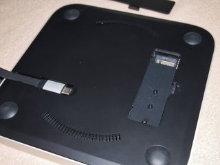 Mac Mini M1 + Macally teclado + Base Satechi