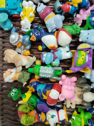 Lote de muñecos variados