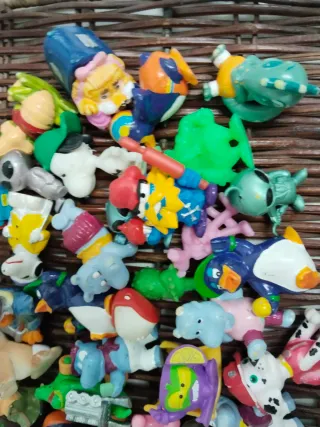 Lote de muñecos variados