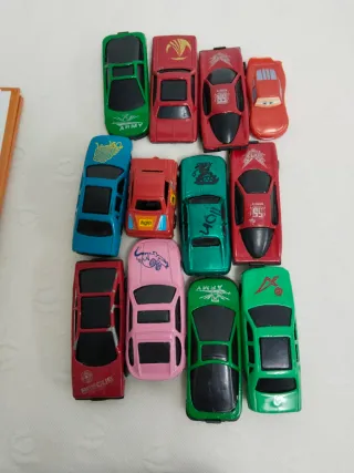 Lote de muñecos variados