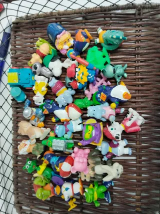 Lote de muñecos variados
