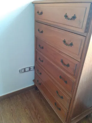 Cajonera de madera con 7 cajones