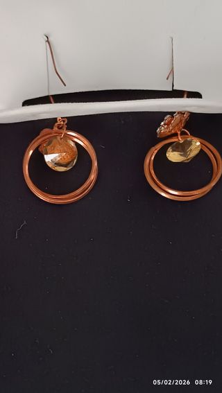 Orecchini pendenti rosa e strass oro