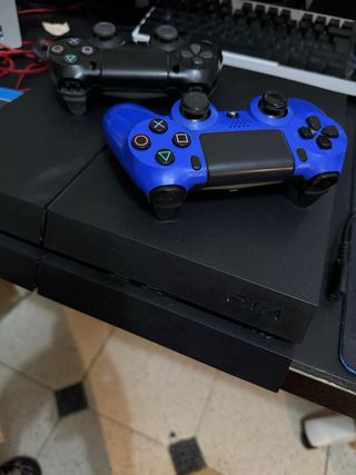Consola PS4 1TB + 2 Mandos + Juego