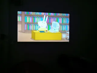 Televisor Smart TV Negro de 55 con base fija