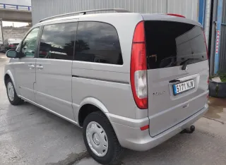 MERCEDES VIANO CAMPER CON CAMA  Y MESA