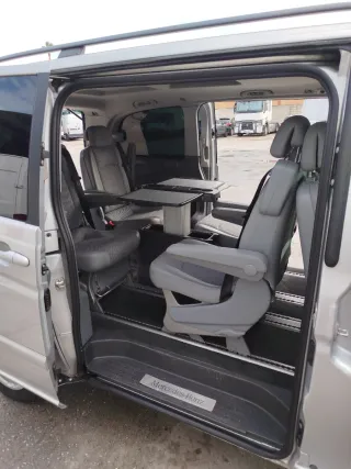 MERCEDES VIANO CAMPER CON CAMA  Y MESA