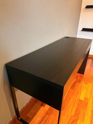 Escritorio IKEA MICKE 142x50 negro – como nuevo