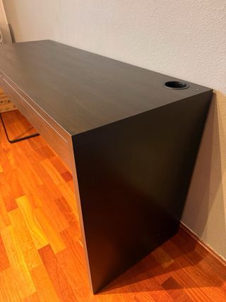 Escritorio IKEA MICKE 142x50 negro – como nuevo