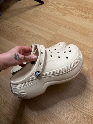 Crocs plataforma Bella Clogs beige