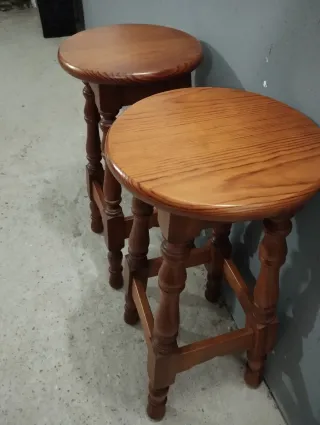 Pareja banquetas madera maciza