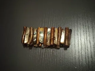 Pulsera de cuentas doradas y nacar