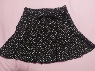 Falda corta estampada lunares