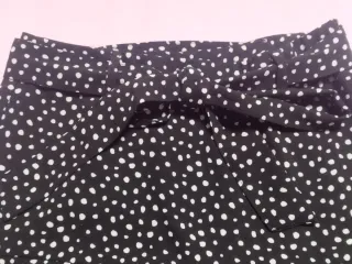 Falda corta estampada lunares